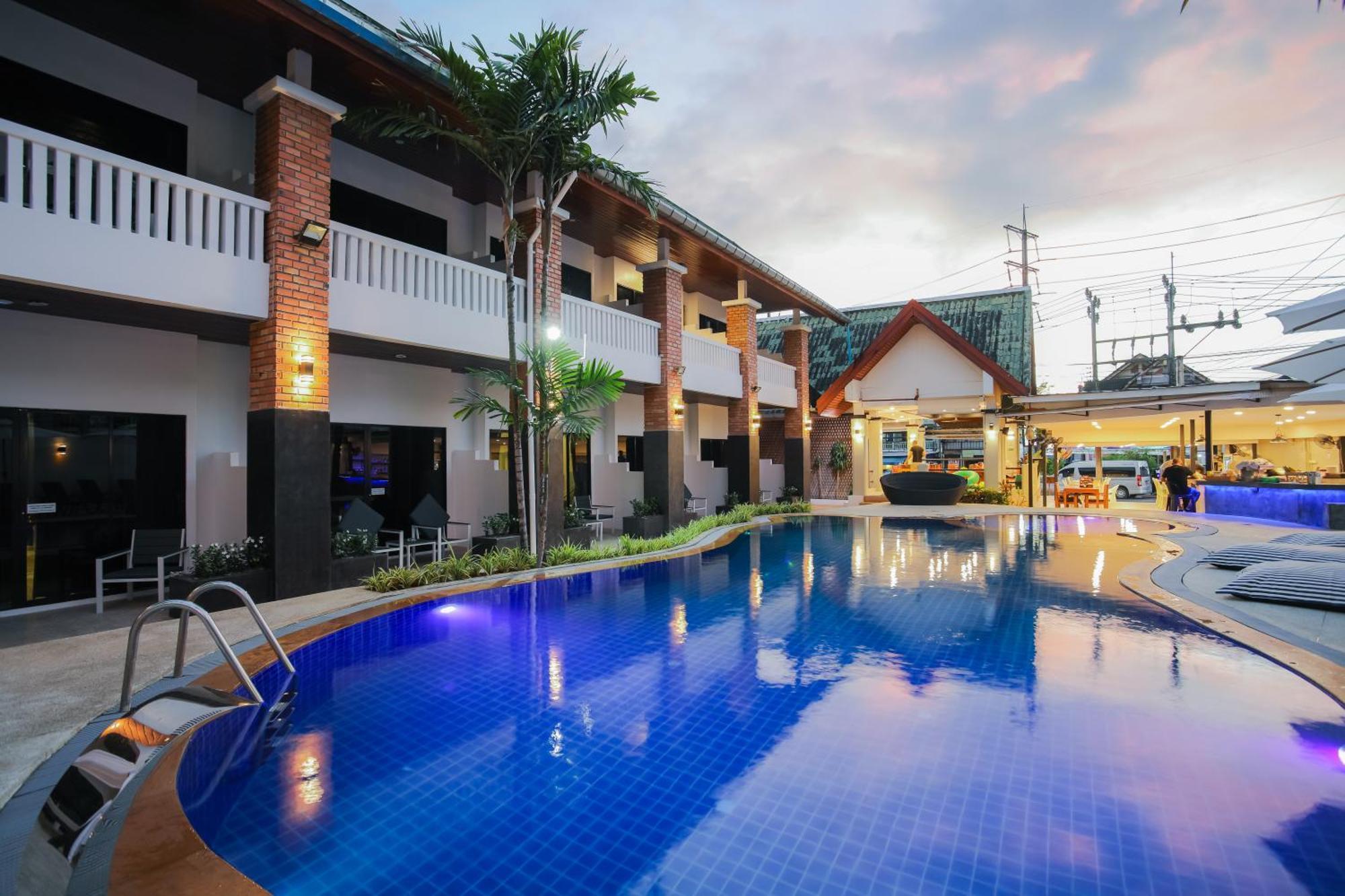 Etk Patong Resort Exterior foto